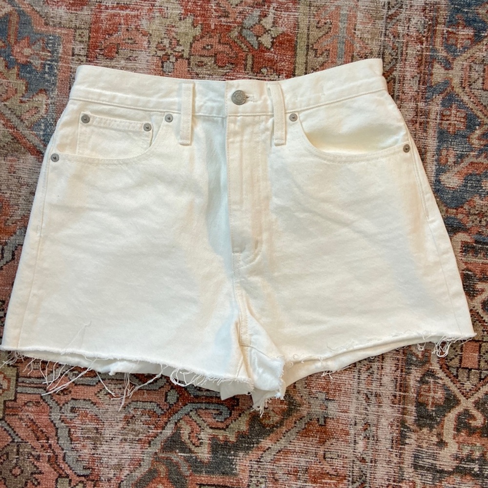Madewell mom jean short (white size 28)